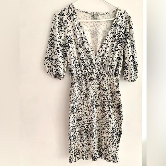 Dresses & Skirts - Medium Con Dress - Size Medium